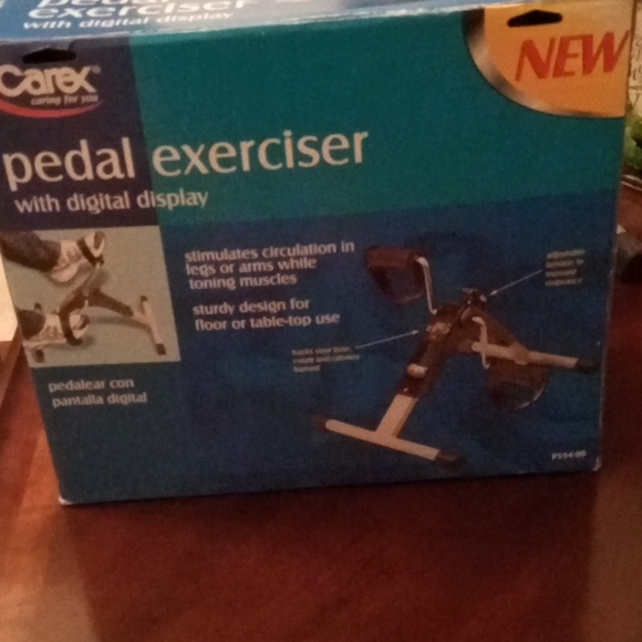 Pedal excerciser with digital display by Carex - Picture 8 of 9